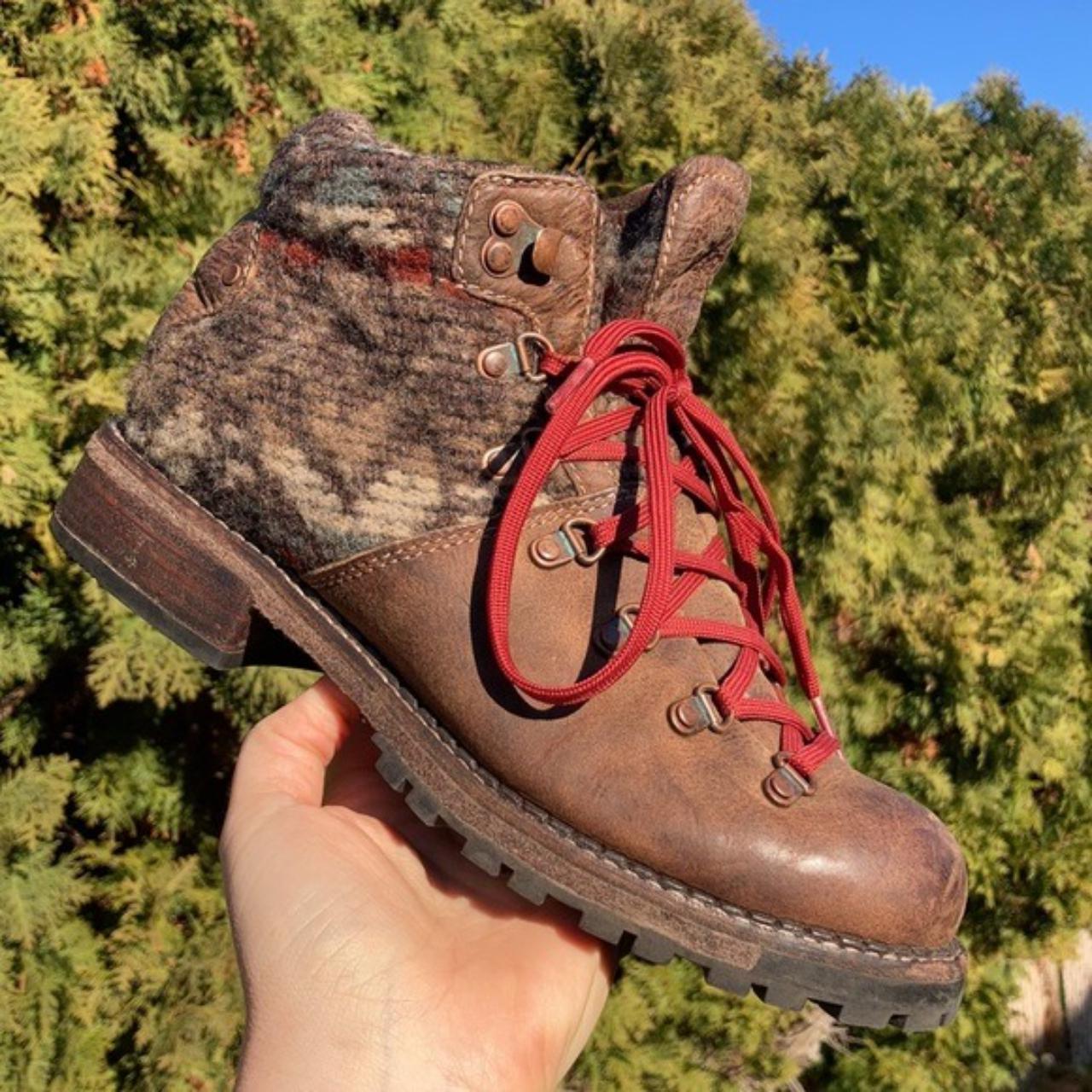 Woolrich Women's Brown and Red Boots