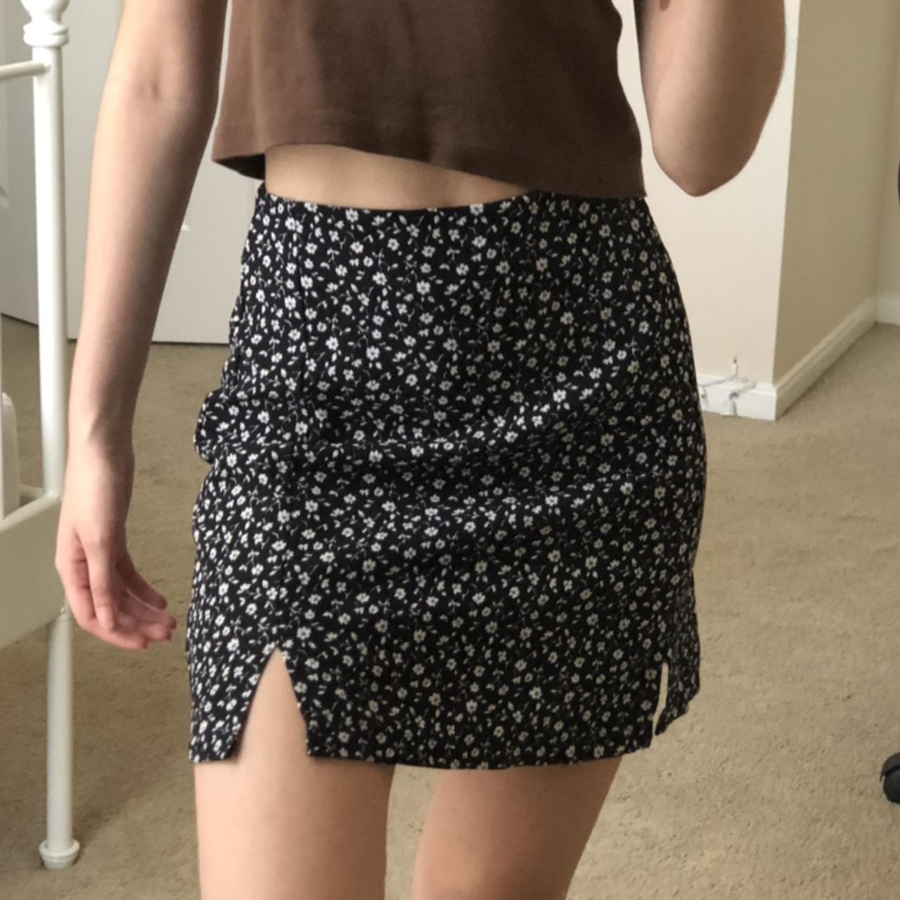 Brandy Melville floral skirt ! fits 2324 waist ) Depop