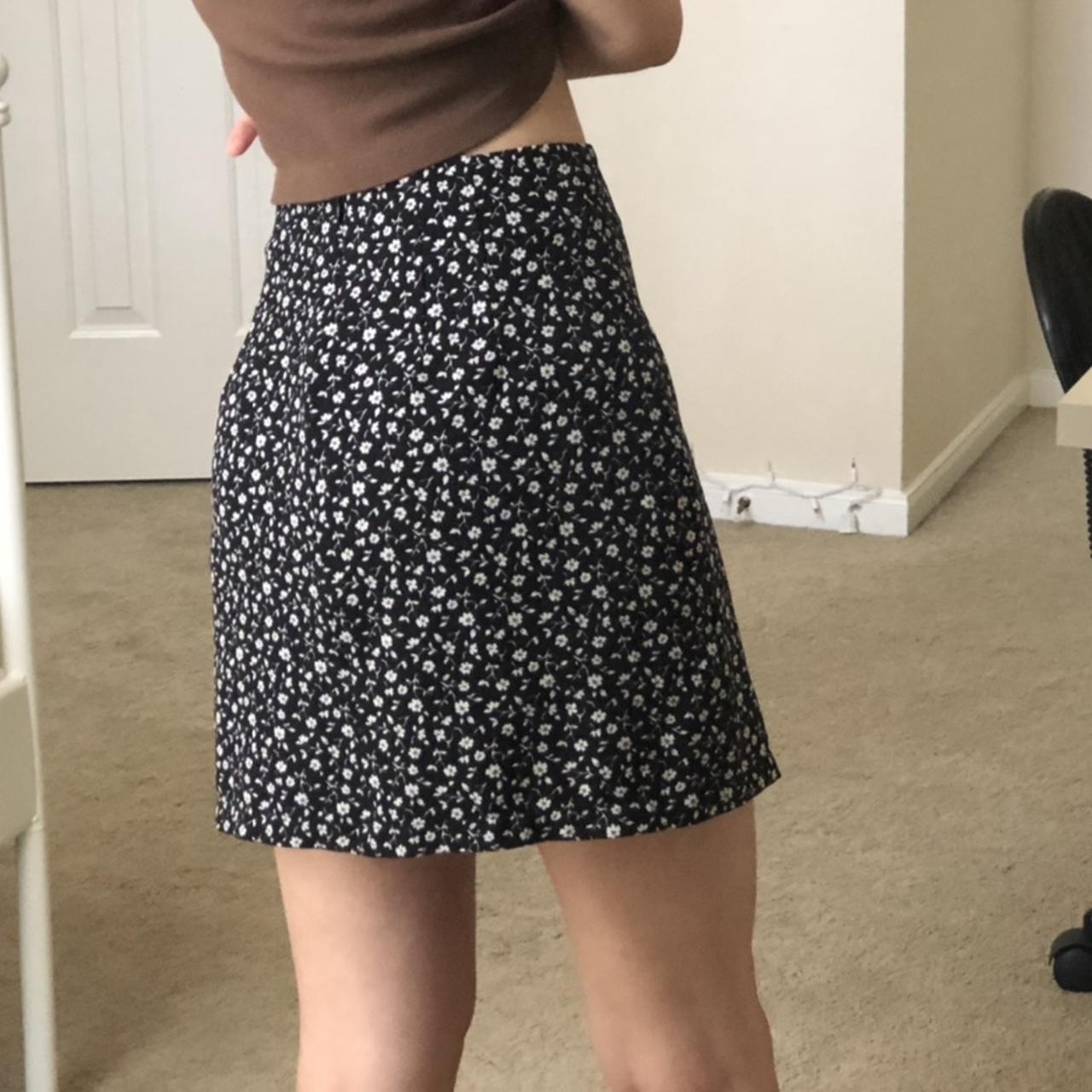 Brandy Melville floral skirt ! fits 23-24 waist :) - Depop