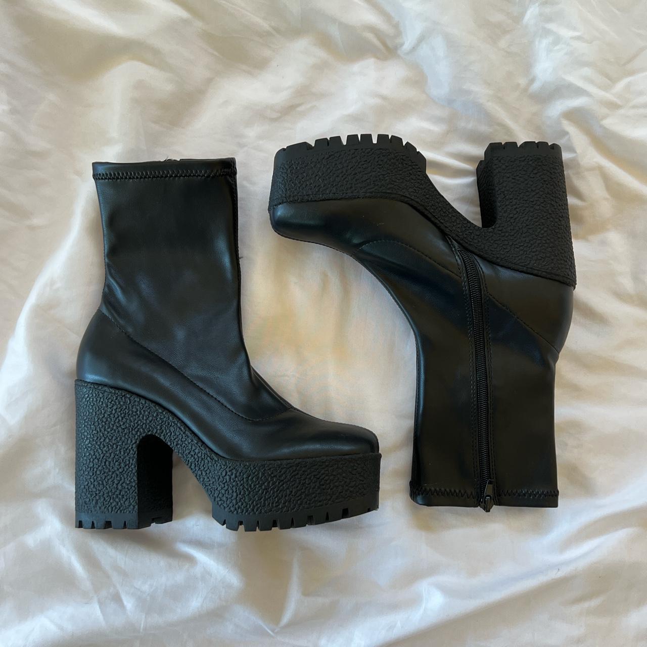 black platform boots size 6