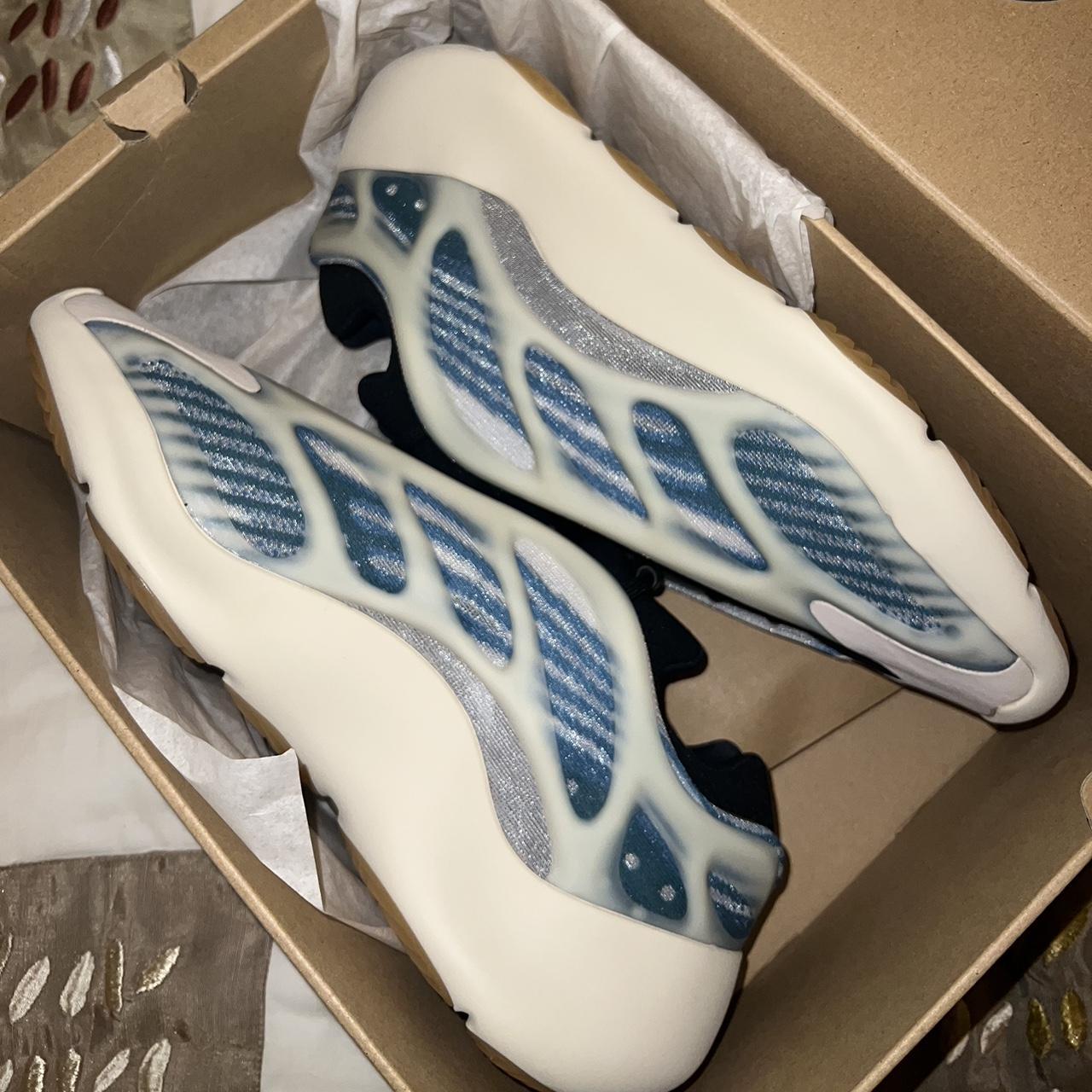 yeezy 700 v3 size 11