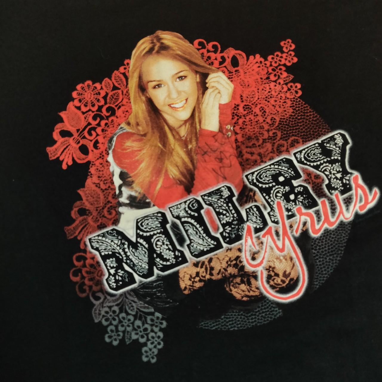 ♡ VINTAGE 2009 MILEY CYRUS ULTIMATE TOUR TSHIRT SZ - Depop