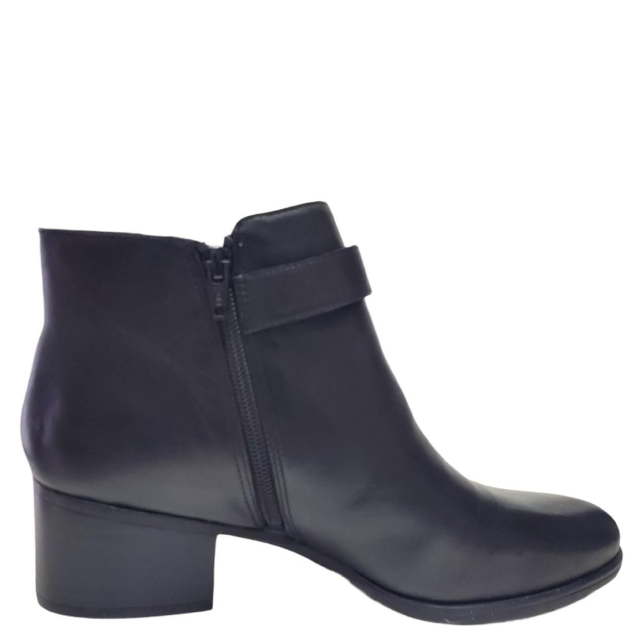 Dora shop bootie naturalizer