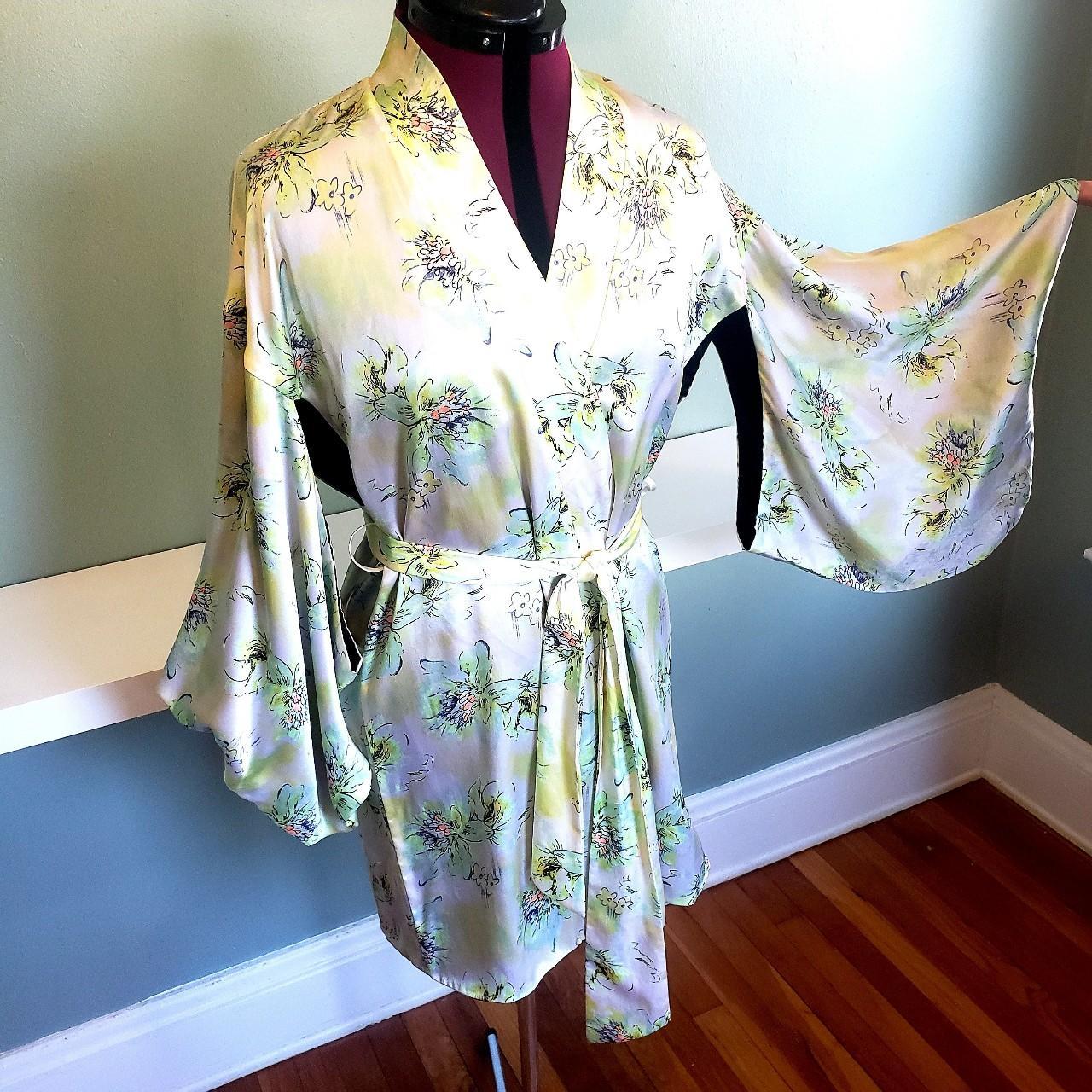 Victoria's Secret Silk Robe Size XS I am an XL and... Depop