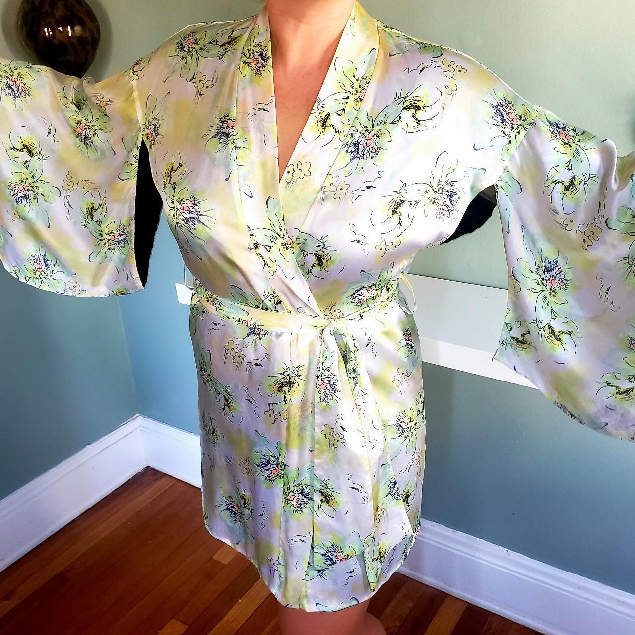 Victoria's Secret Silk Robe Size XS I am an XL and... Depop