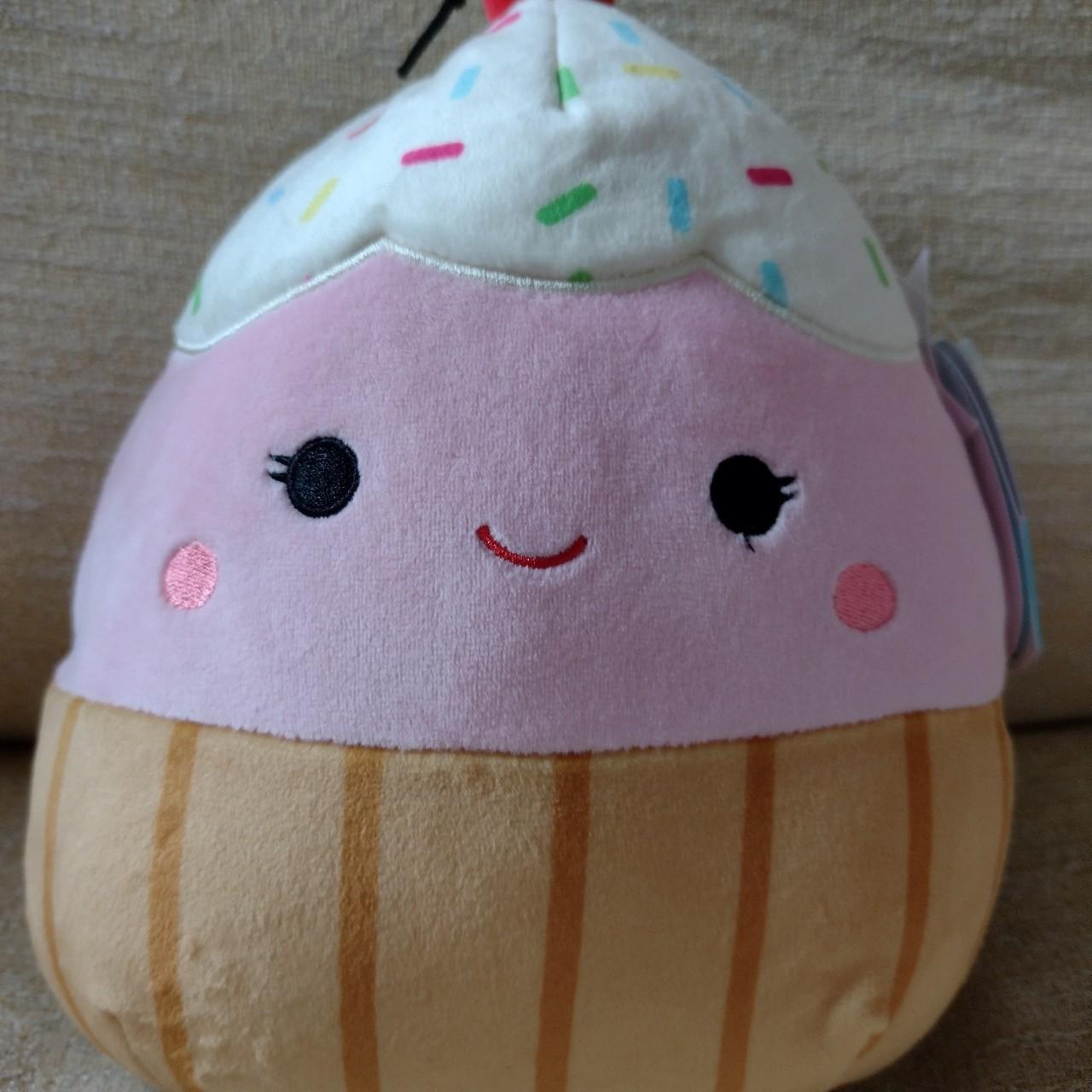 clara the cupcake squishmallow