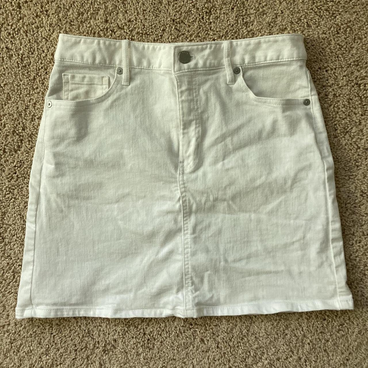 banana republic white jean skirt in size 2! super... Depop