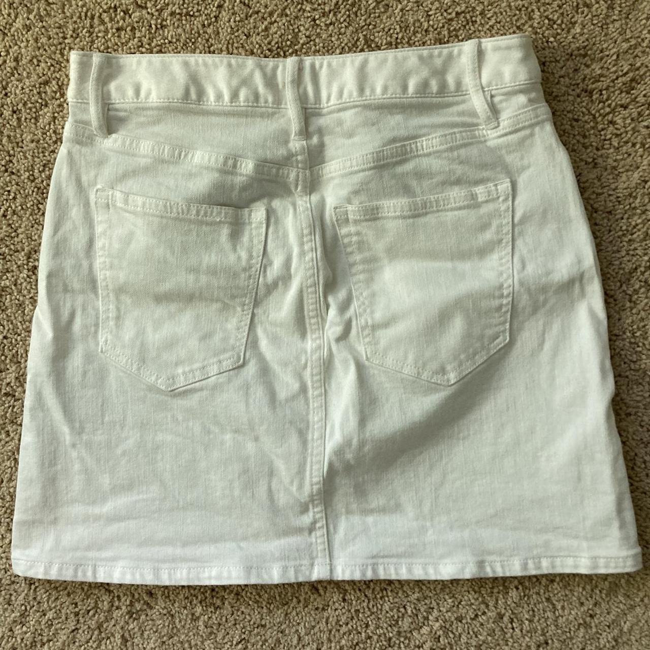 banana republic white jean skirt in size 2! super... Depop
