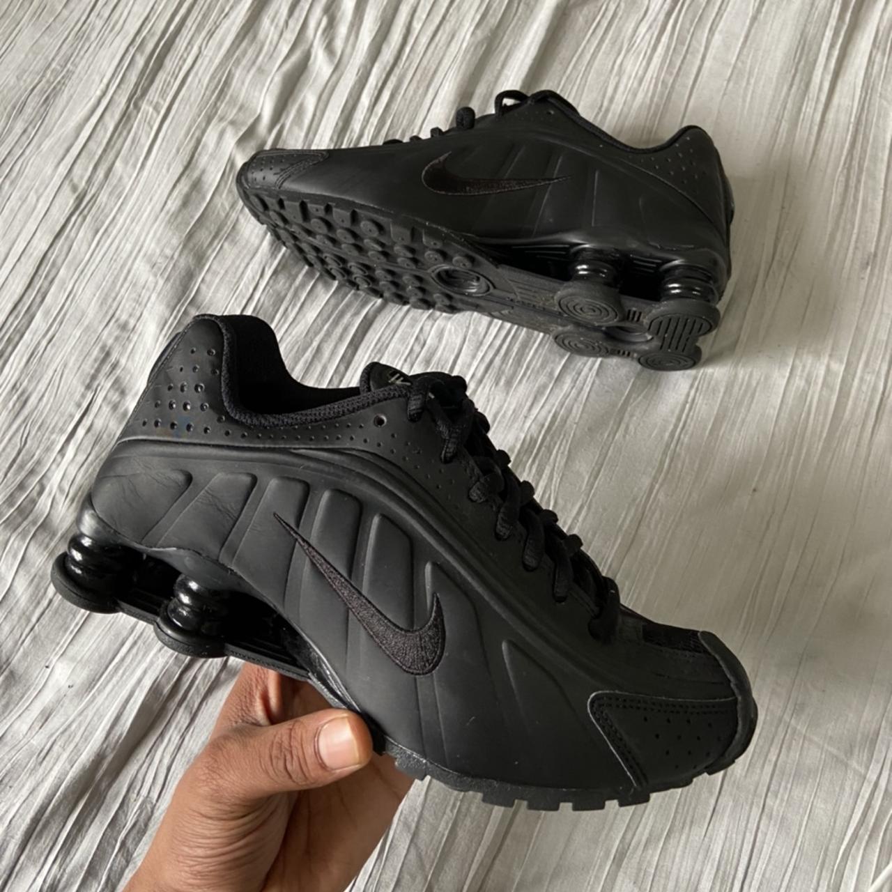 Men nike discount shox r4 black