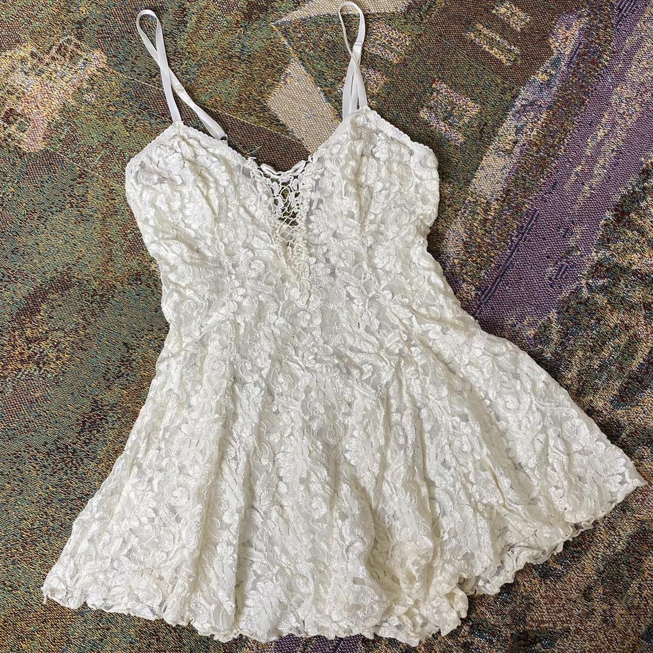 dress that flares out at bottom