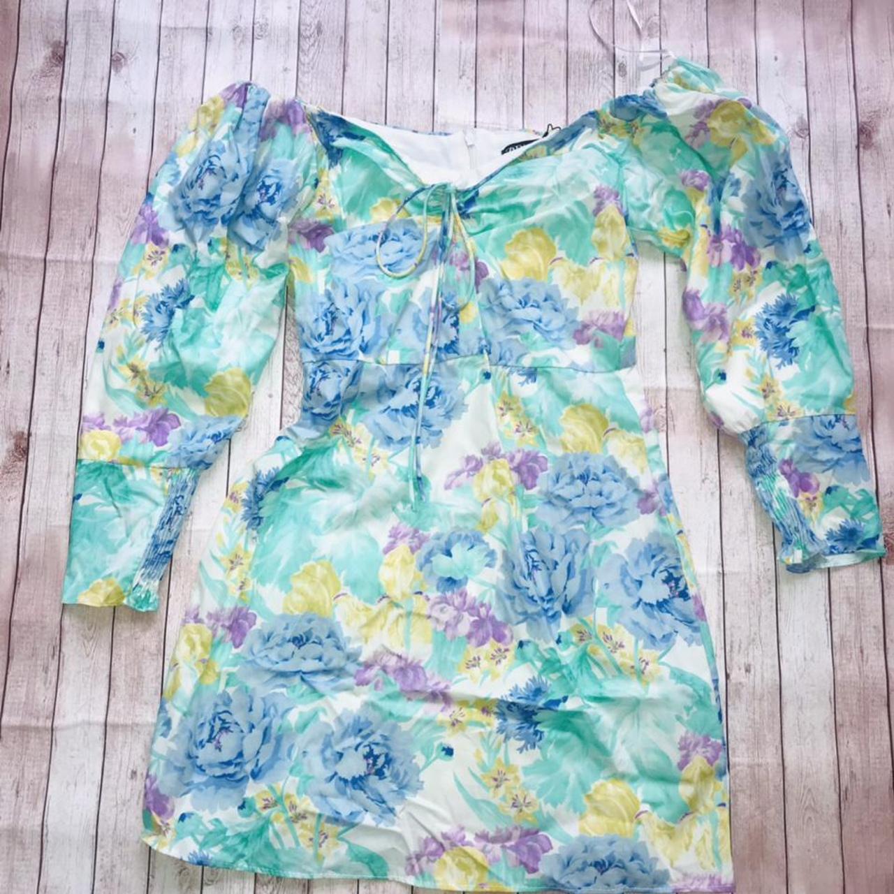 Zara Poplin dress with floral print Dress with a... - Depop