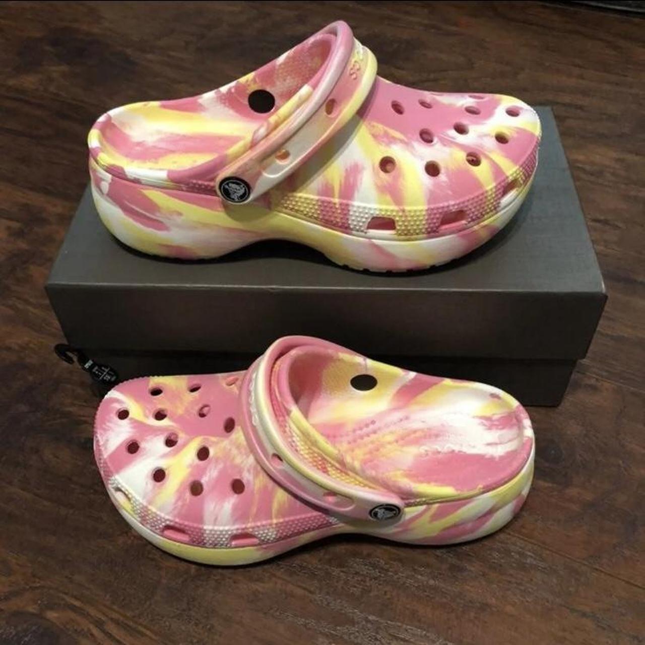 crocs pink platform