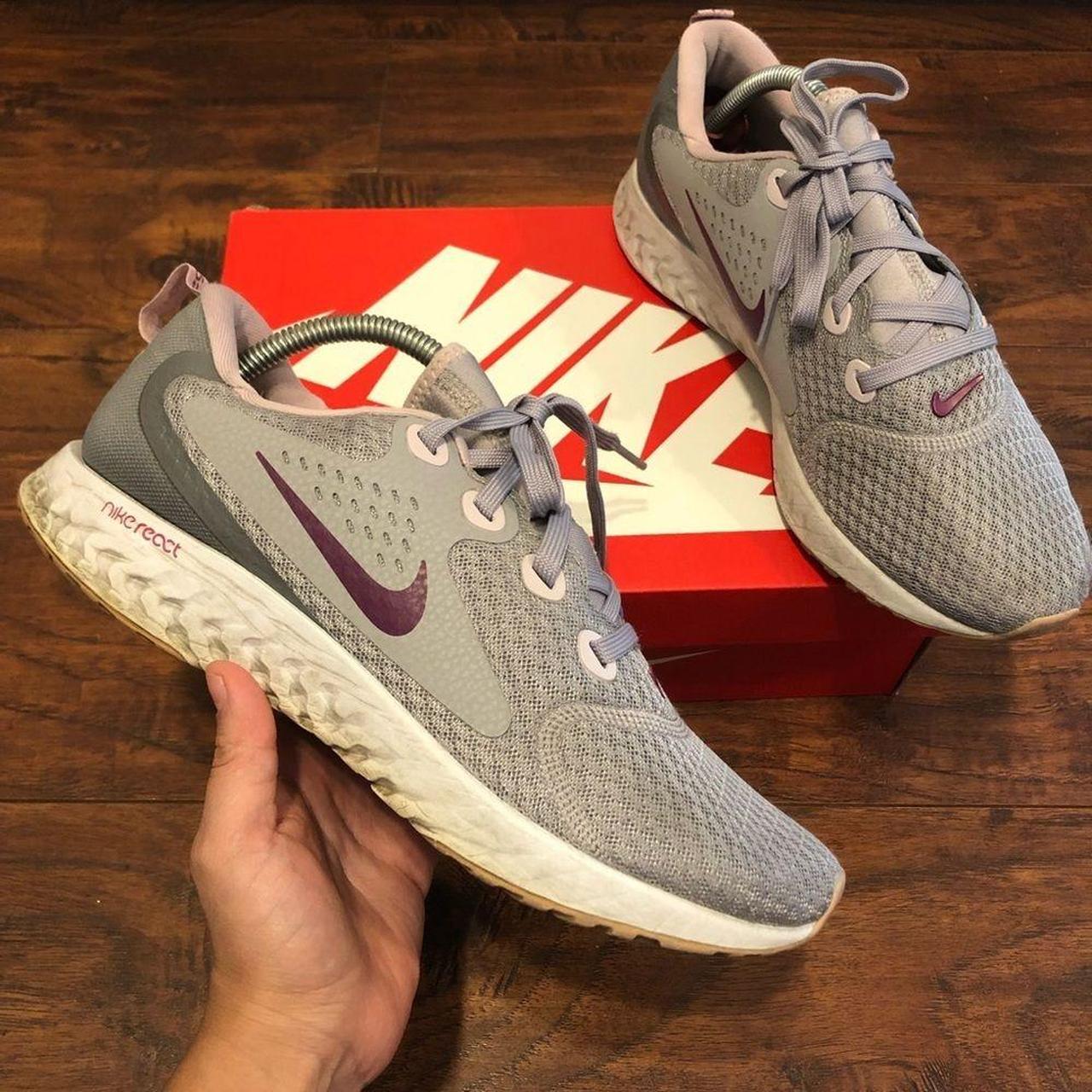 wmns nike legend react