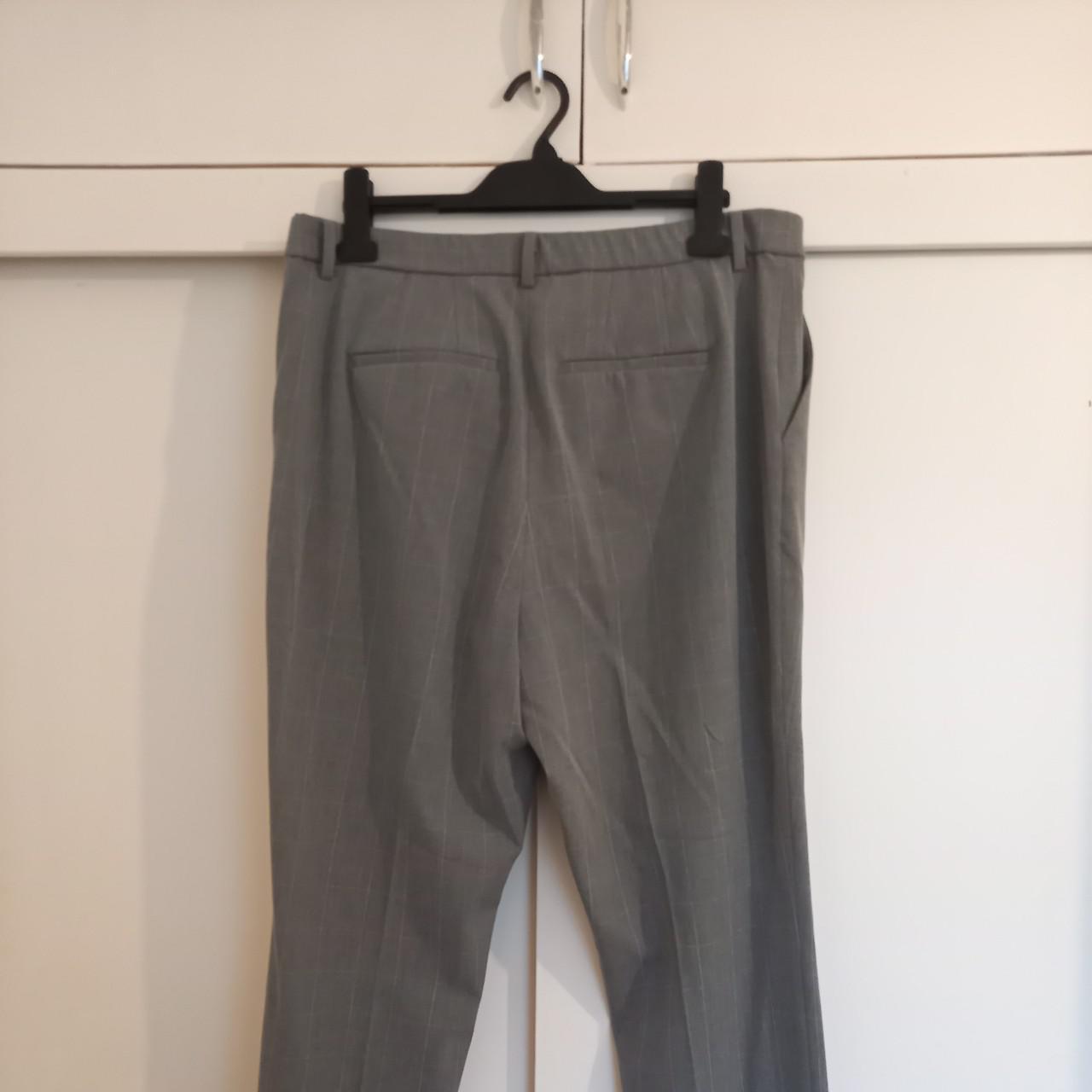 UNIQLO Women's Grey and White Trousers | Depop