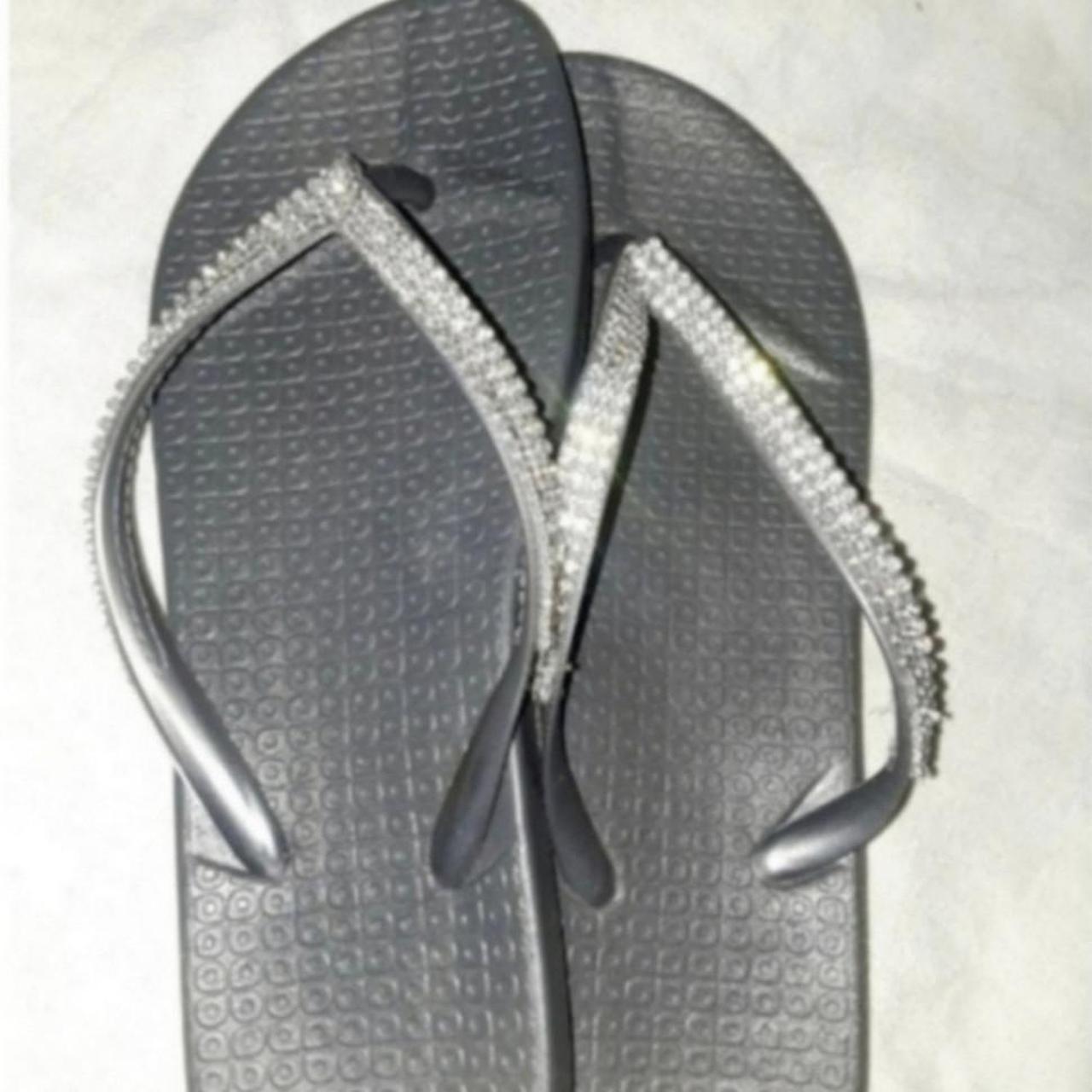 dressbarn flip flops