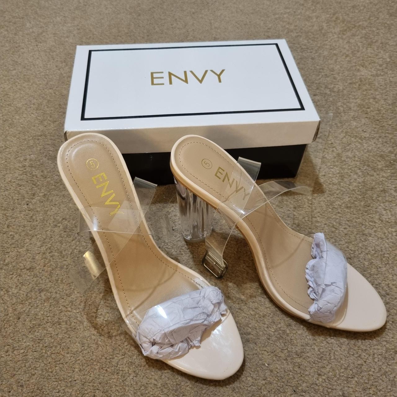 Size 5 store clear heels