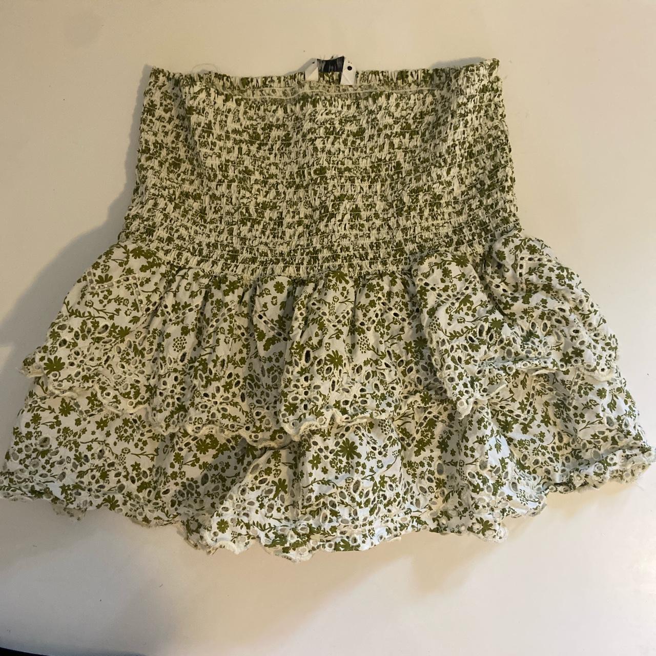 zara green floral skirt fits a size 8-10 message... - Depop