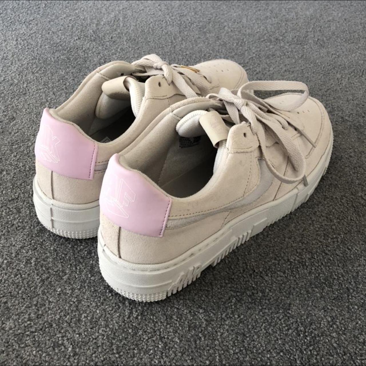 Nike Women's Cream and Pink Trainers | Depop