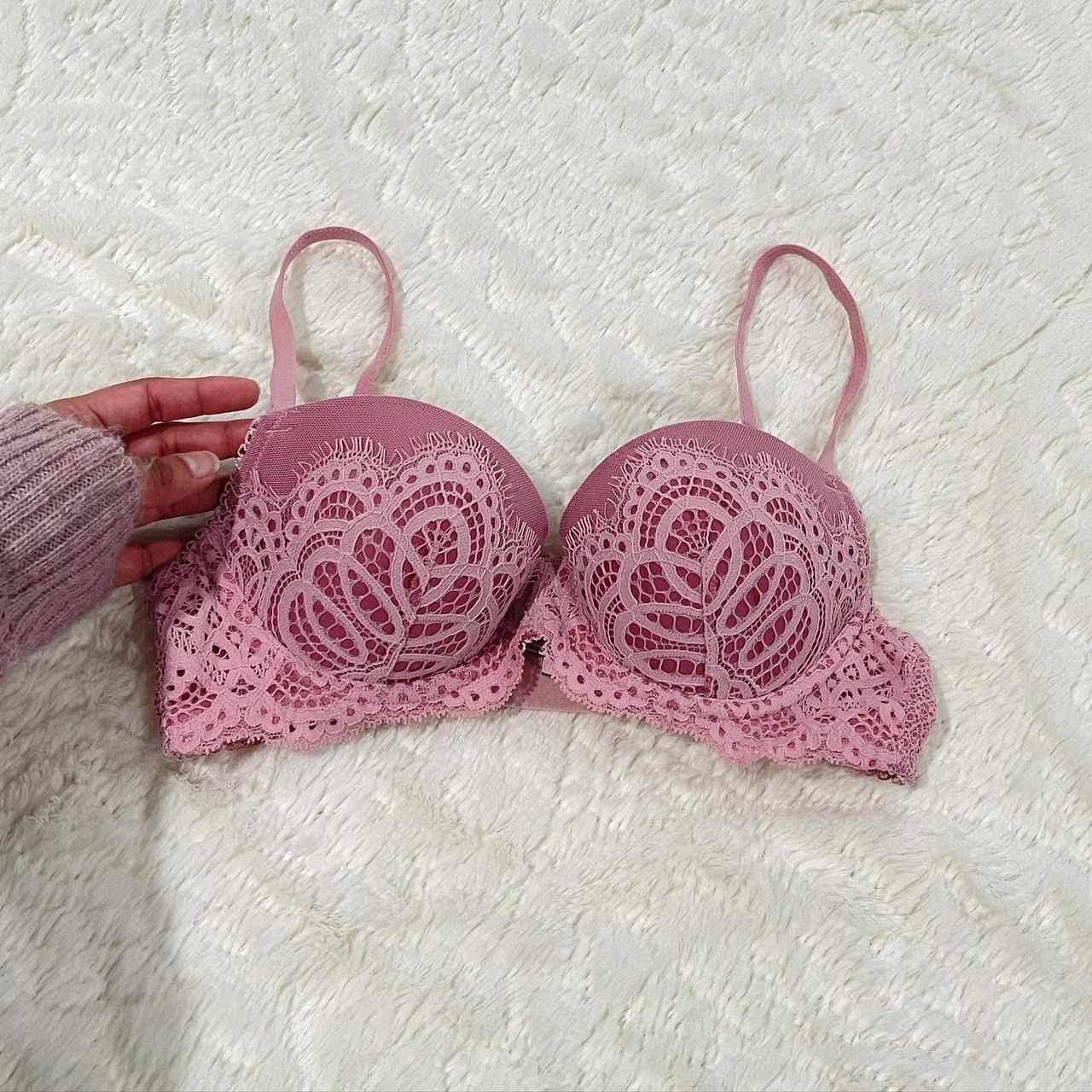 Pink Push Up bra Basically new Used like 1-2 times... - Depop