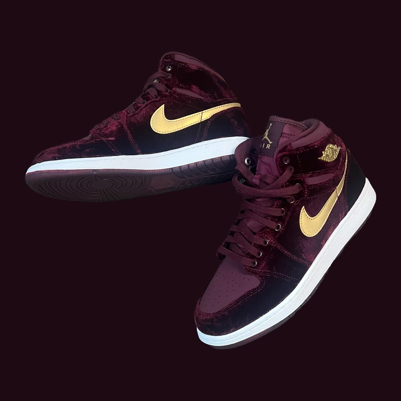 Nike air jordan 1 store retro heiress velvet maroon gold