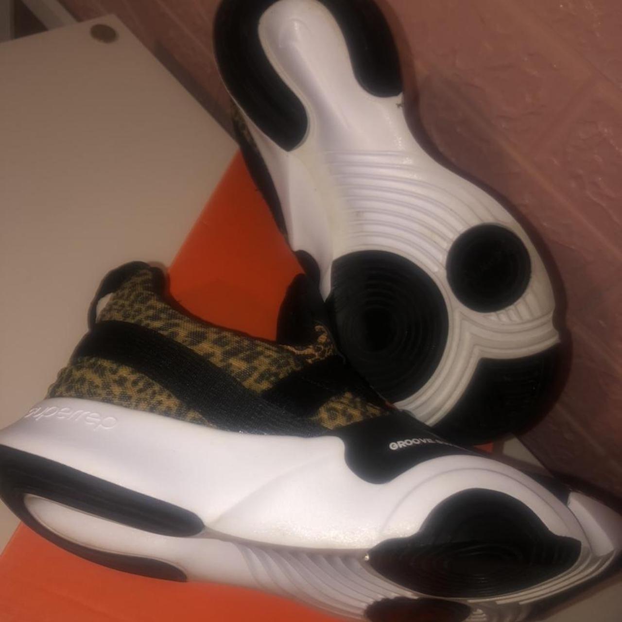nike training superrep groove trainers in leopard