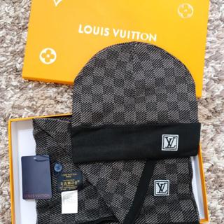 Louis Vuitton Darmier Hat and Scarf Set Bank - Depop