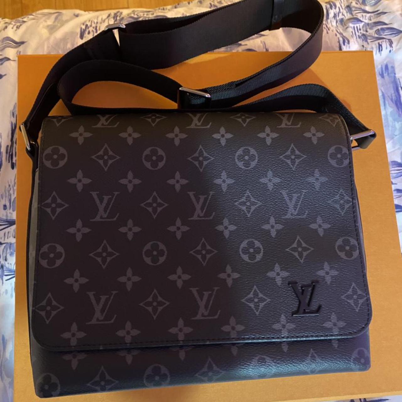 Chic Louis Vuitton District Messenger Bag PM Black Monogram - Free