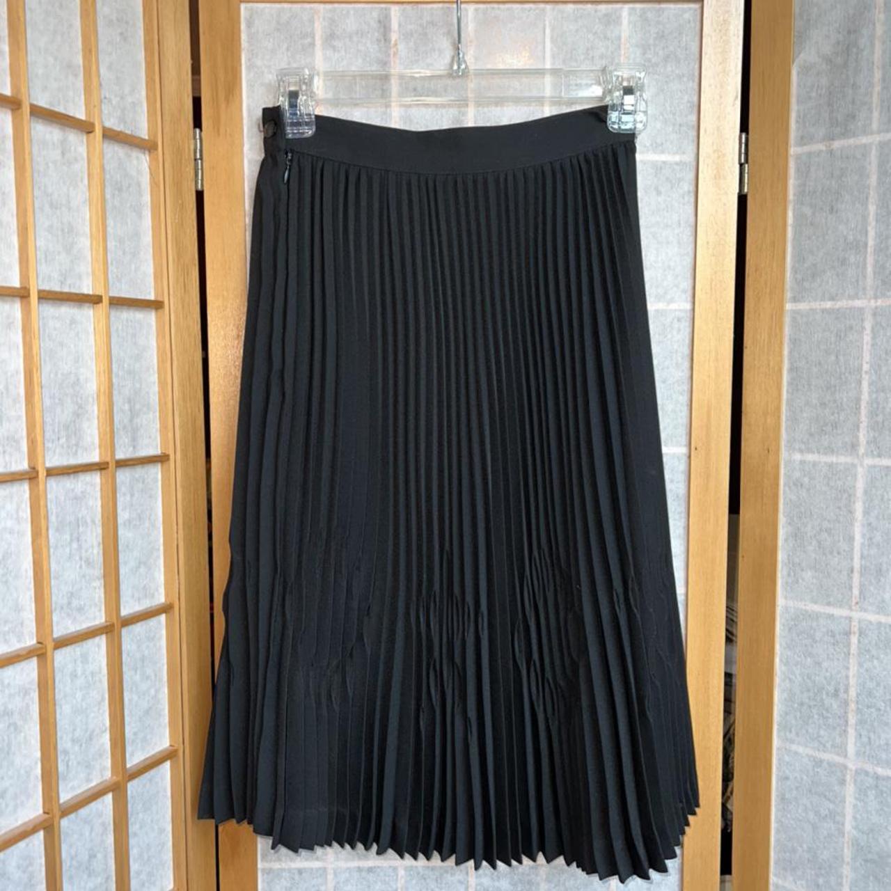 Pleated 'Star and Circle' skirt. I never got to - Depop Pleated 'Star and Circle' skirt. I never got to - Depop