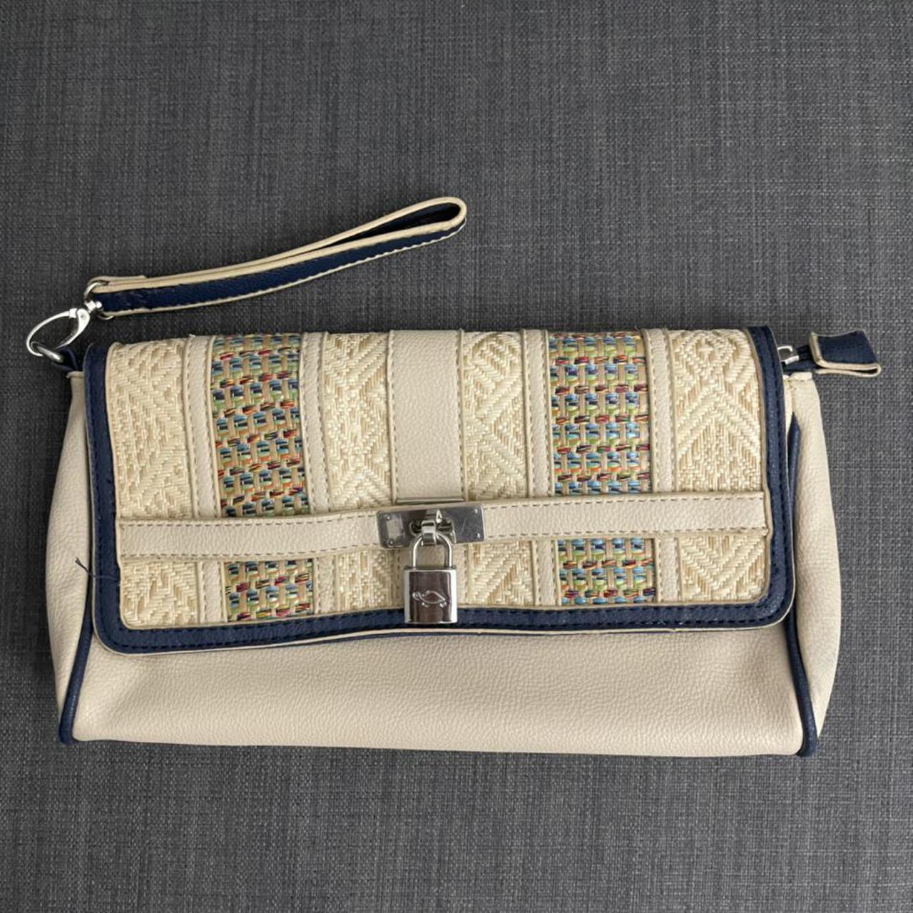 Carpisa clutch deals