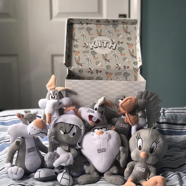 KITH X LOONEY TUNES 8 PACK PLUSH SET