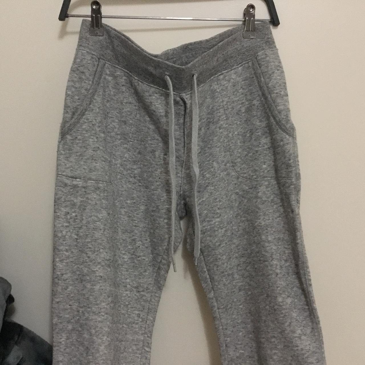 Heather grey Uniqlo sweatpants jogger pants Depop - Main Image