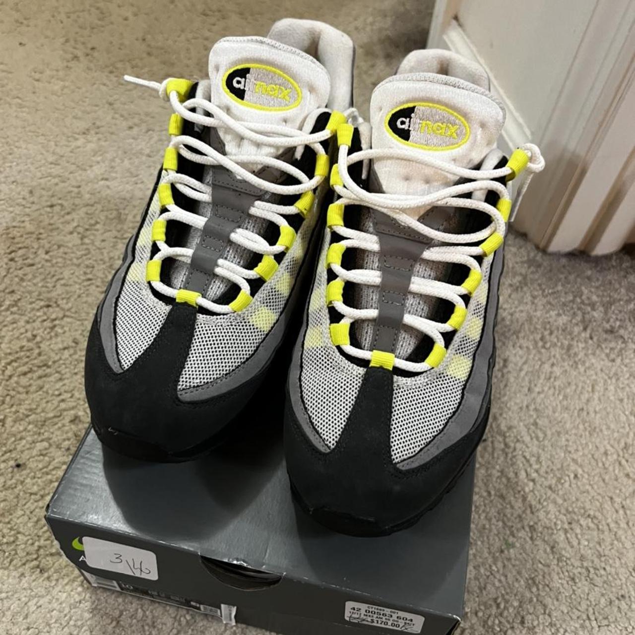 pale green nike trainers