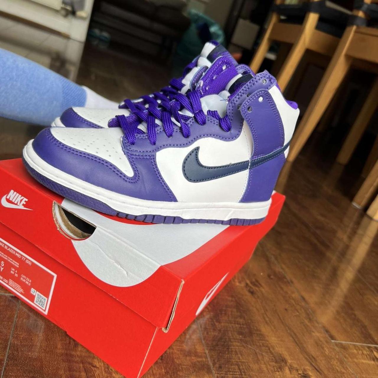 women purple dunks