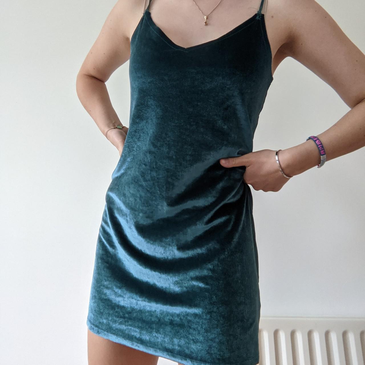 Pull and bear velvet on sale dress