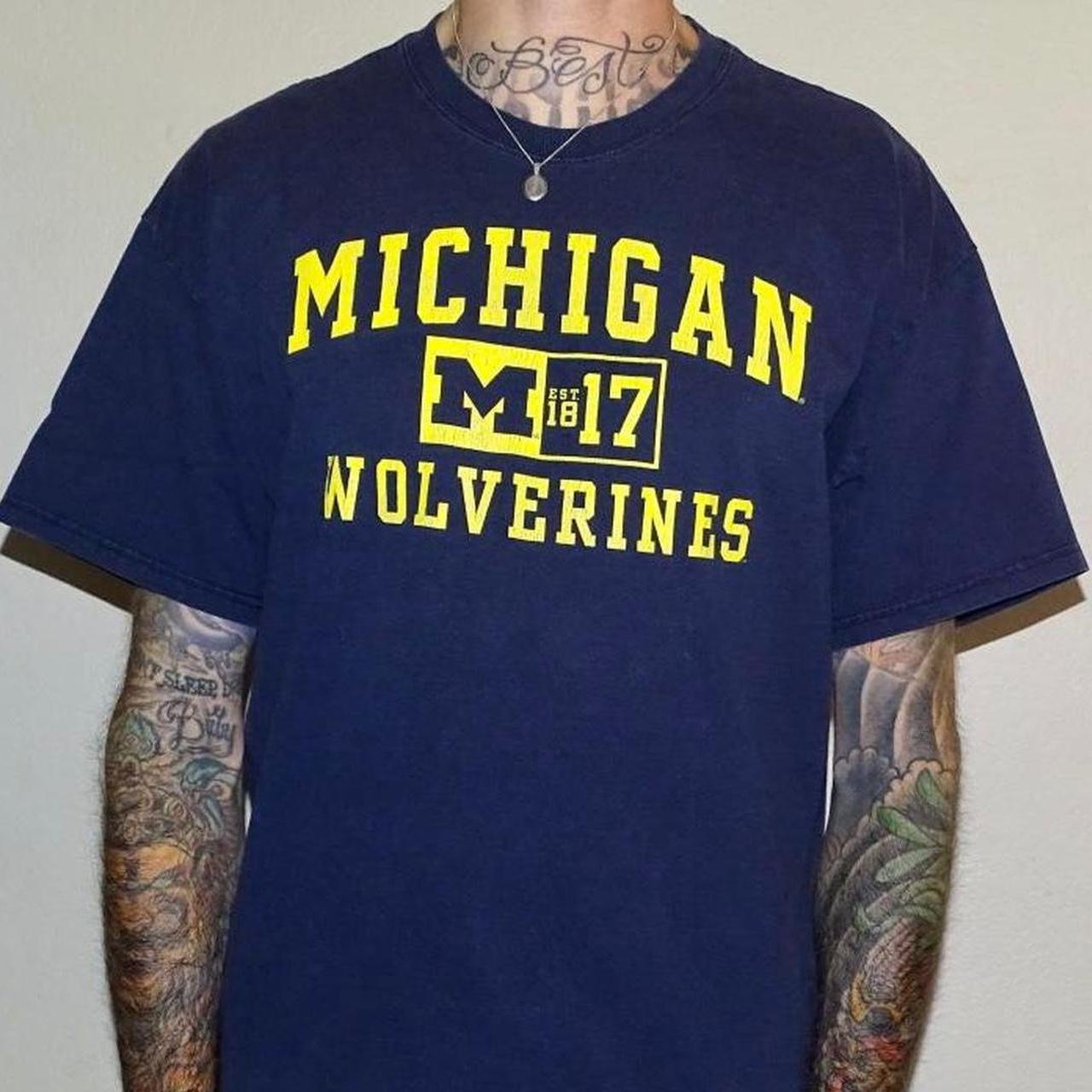 American Vintage Men's Navy and Yellow T-shirt