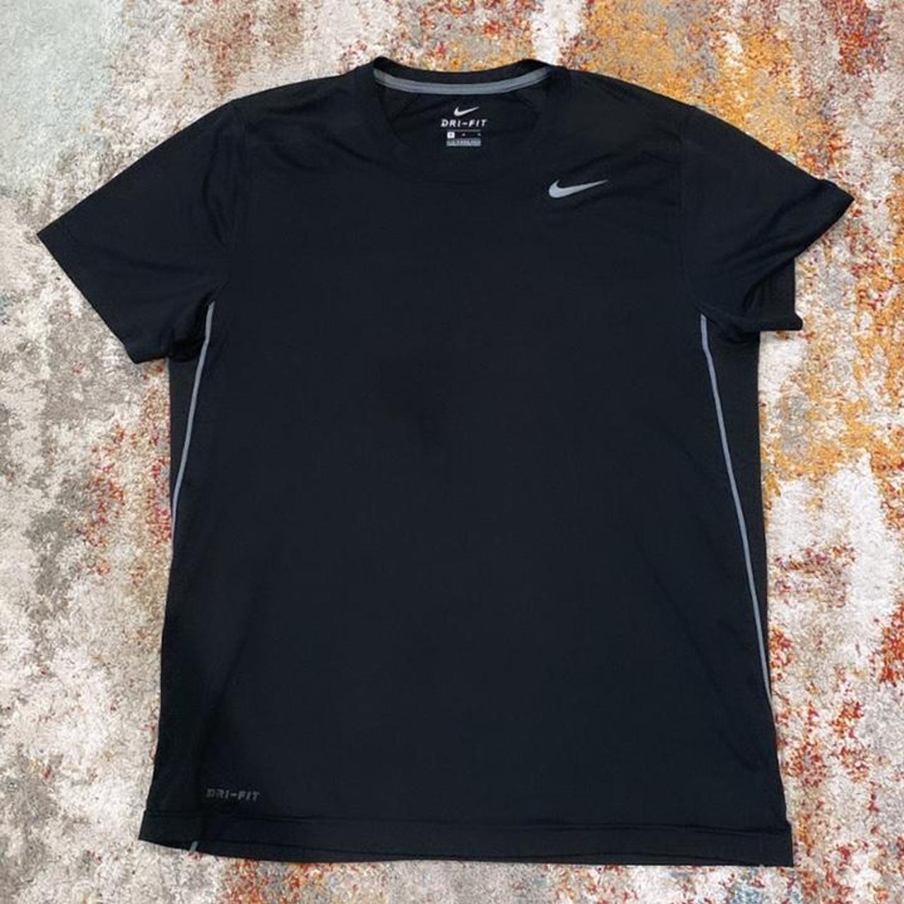 Nike running t shirt size medium - Depop
