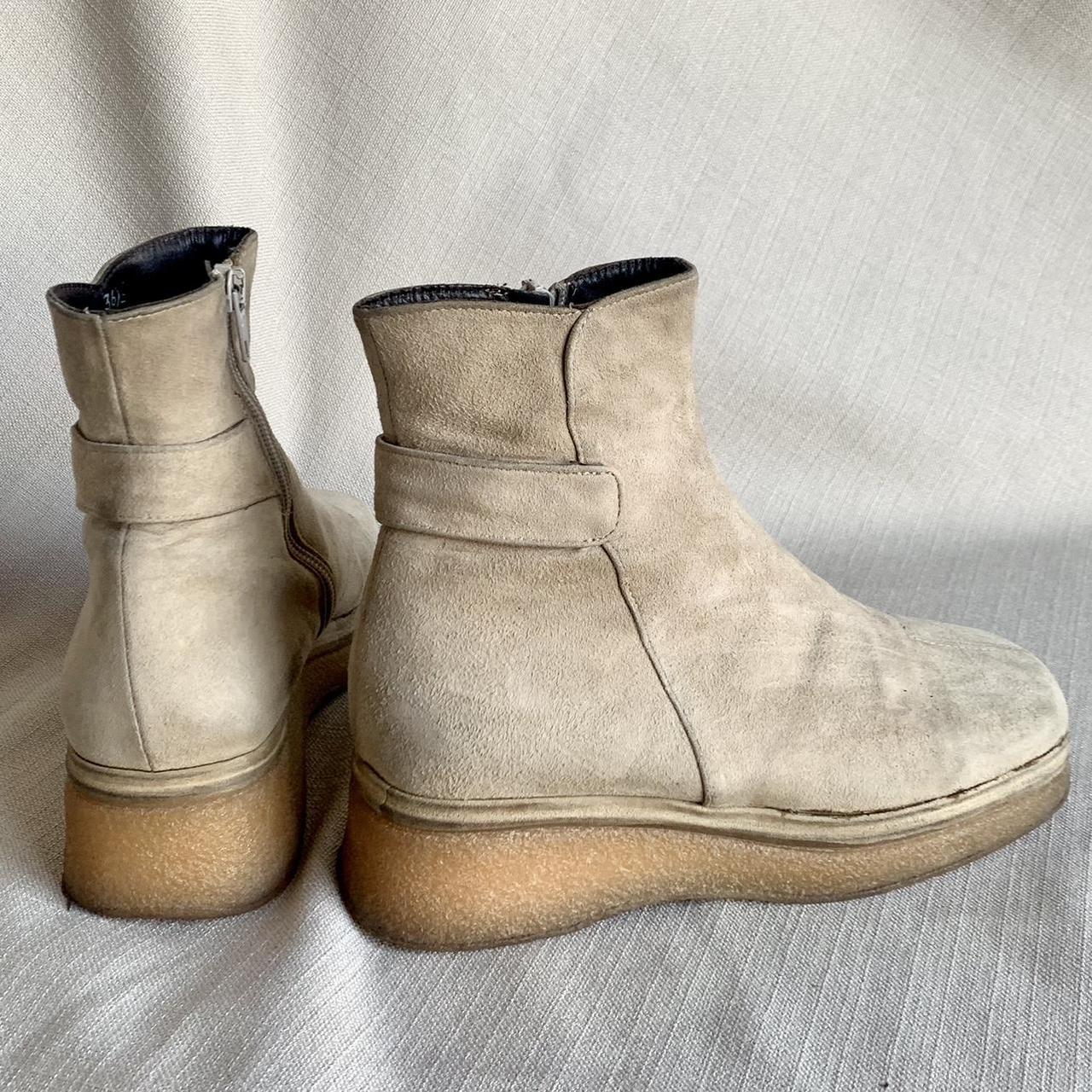 Women's Cream Boots | Depop