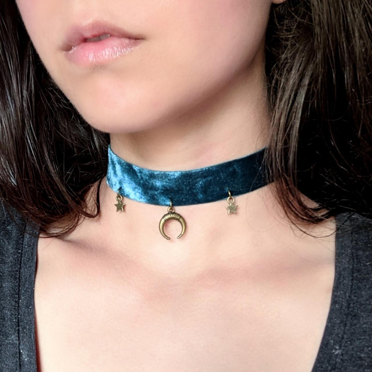 Blue velvet store choker