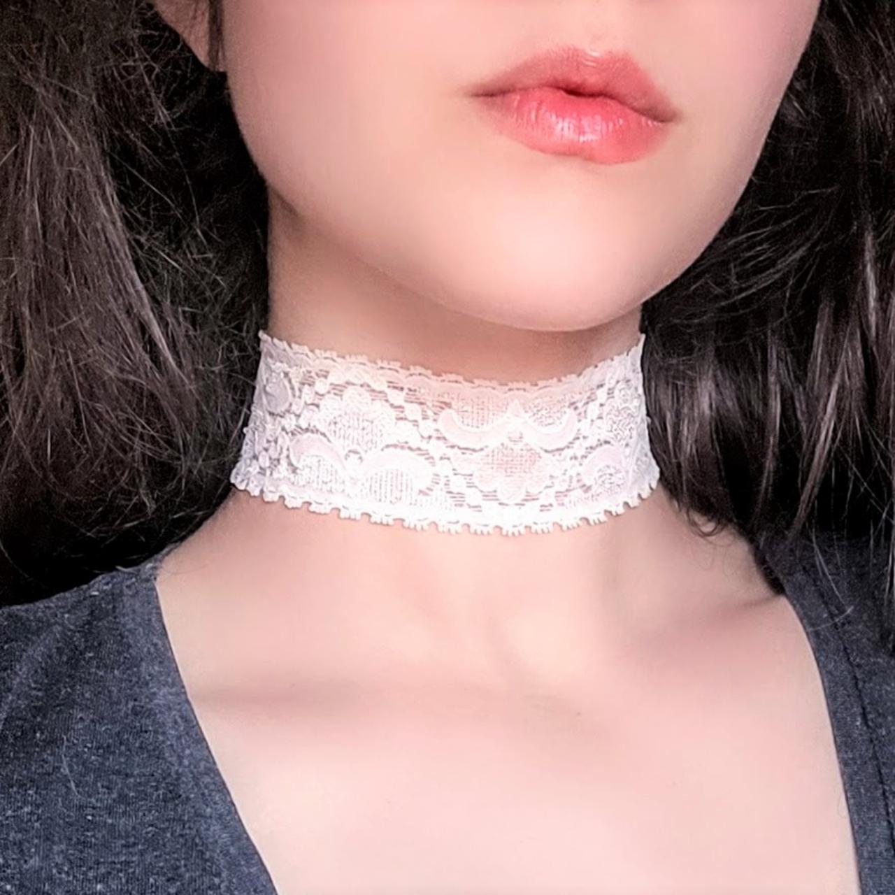 Beige lace clearance choker