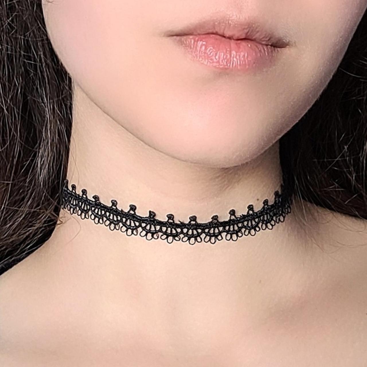 Choker Necklaces Are Back from The 90s - MYKA