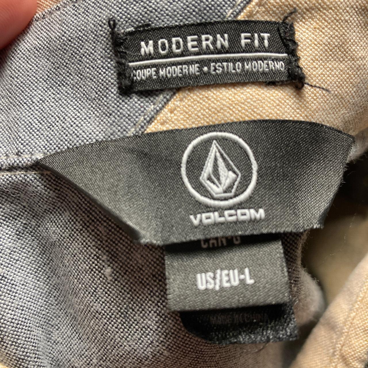 peach Volcom Button up Size Large - Depop