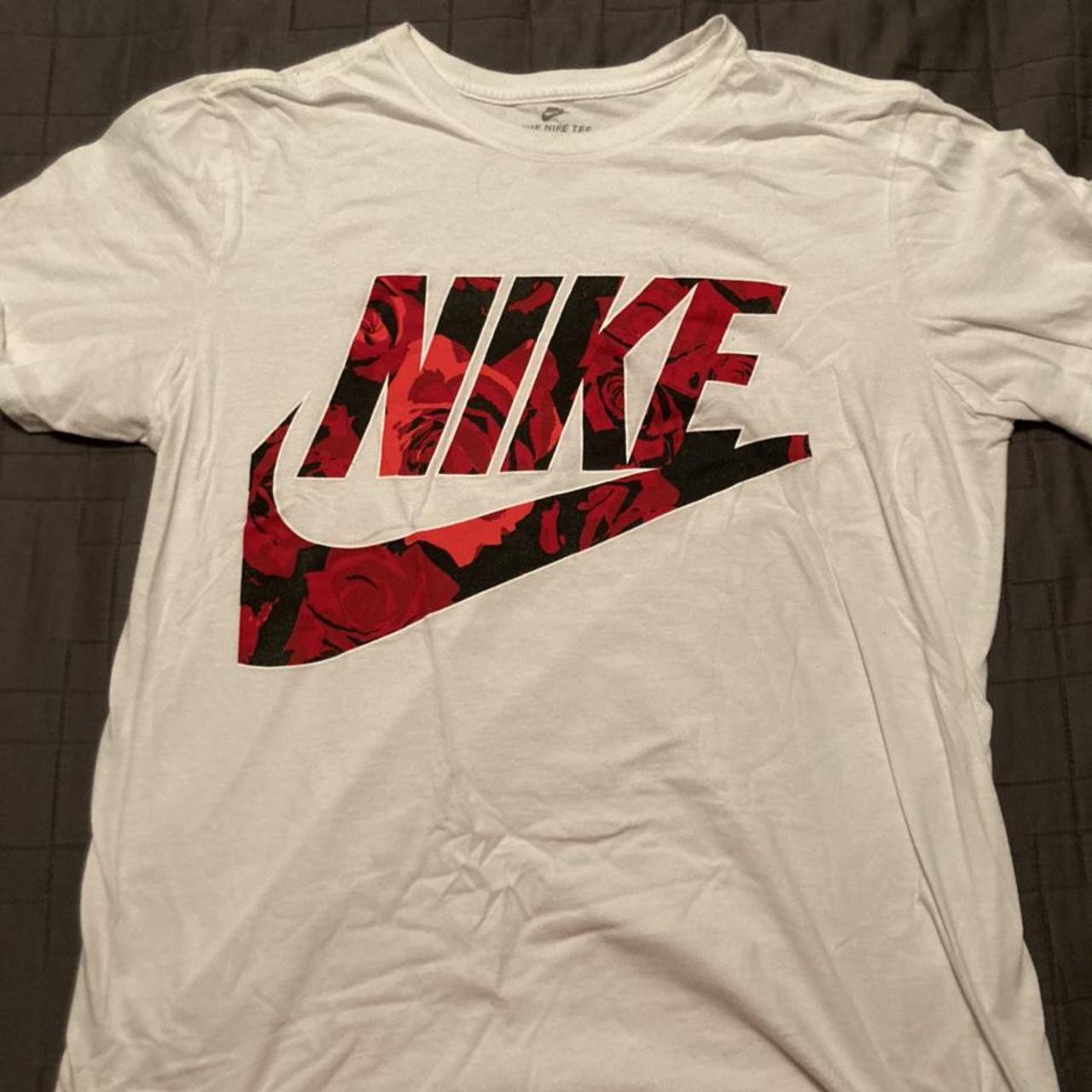 Nike Rose Graphic Tee Size XL Color White with