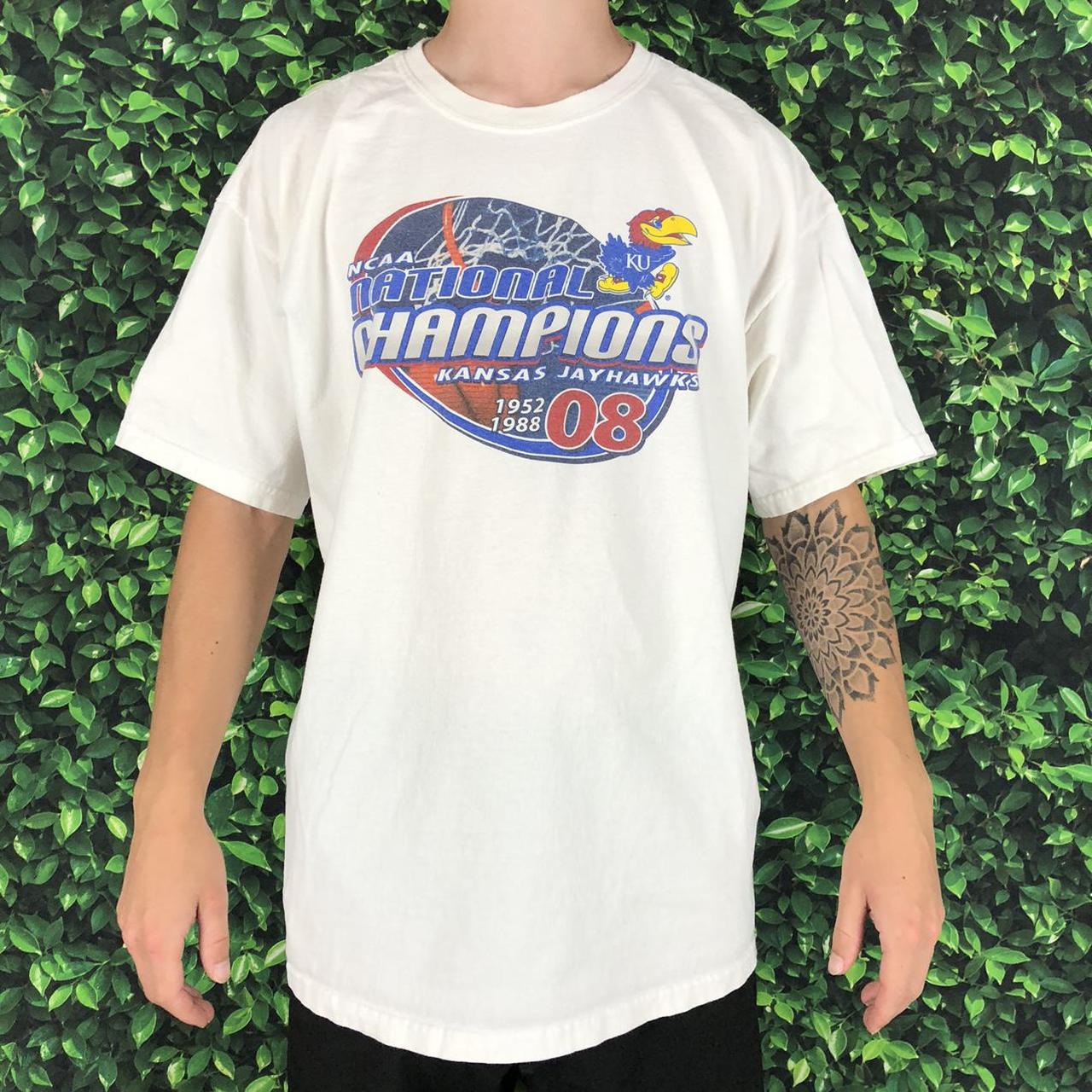 Gildan Men's White and Blue T-shirt (2)