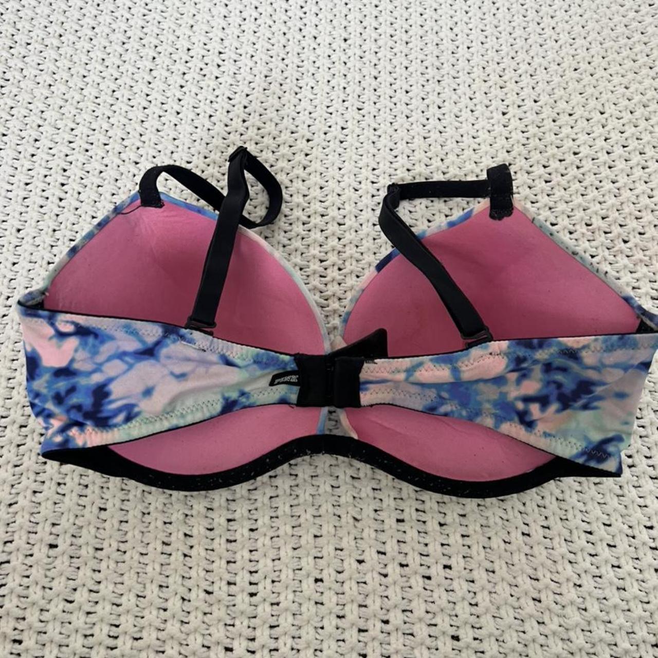32DD Victorias Secret bras. The pink one alone cost - Depop