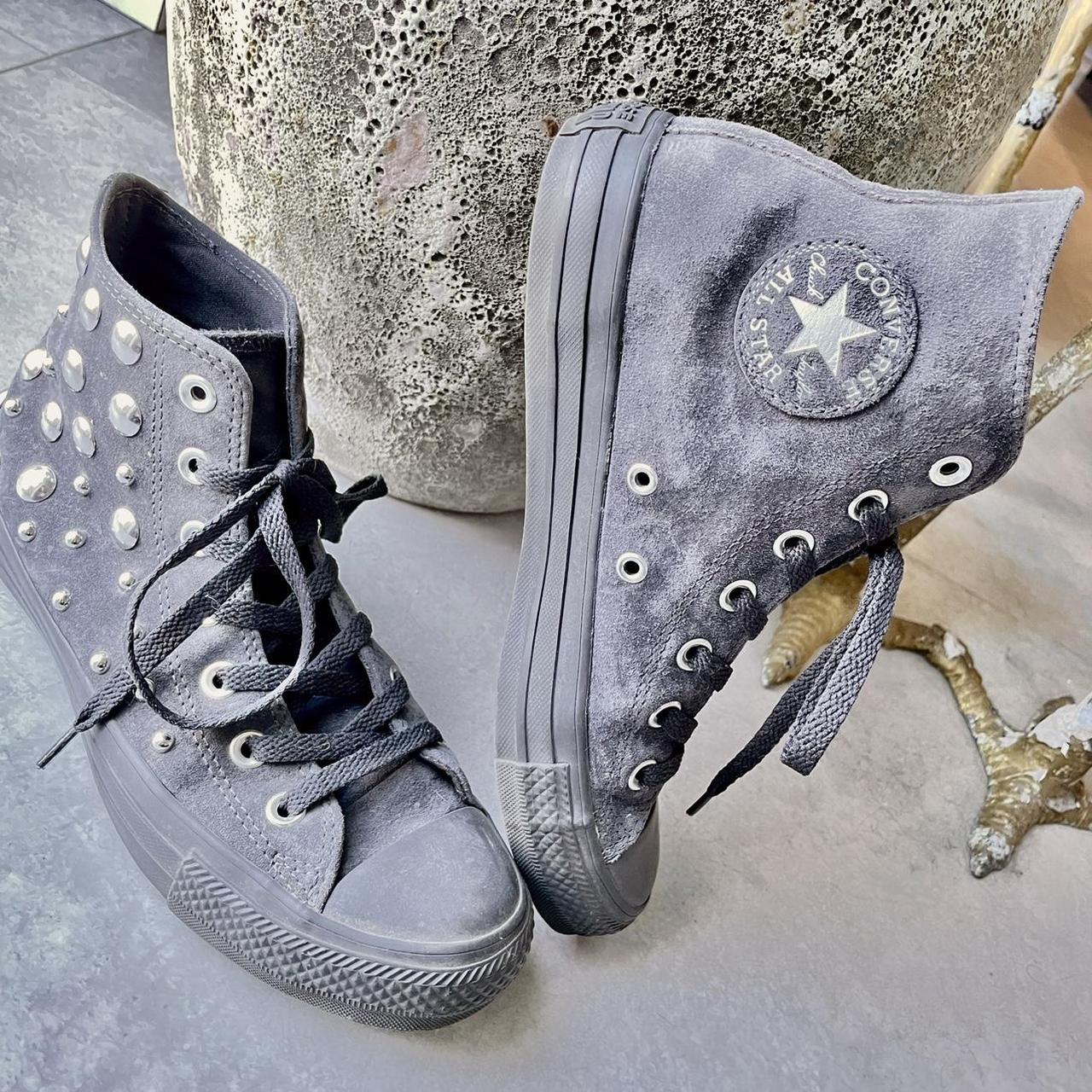 Grey fashion studded converse