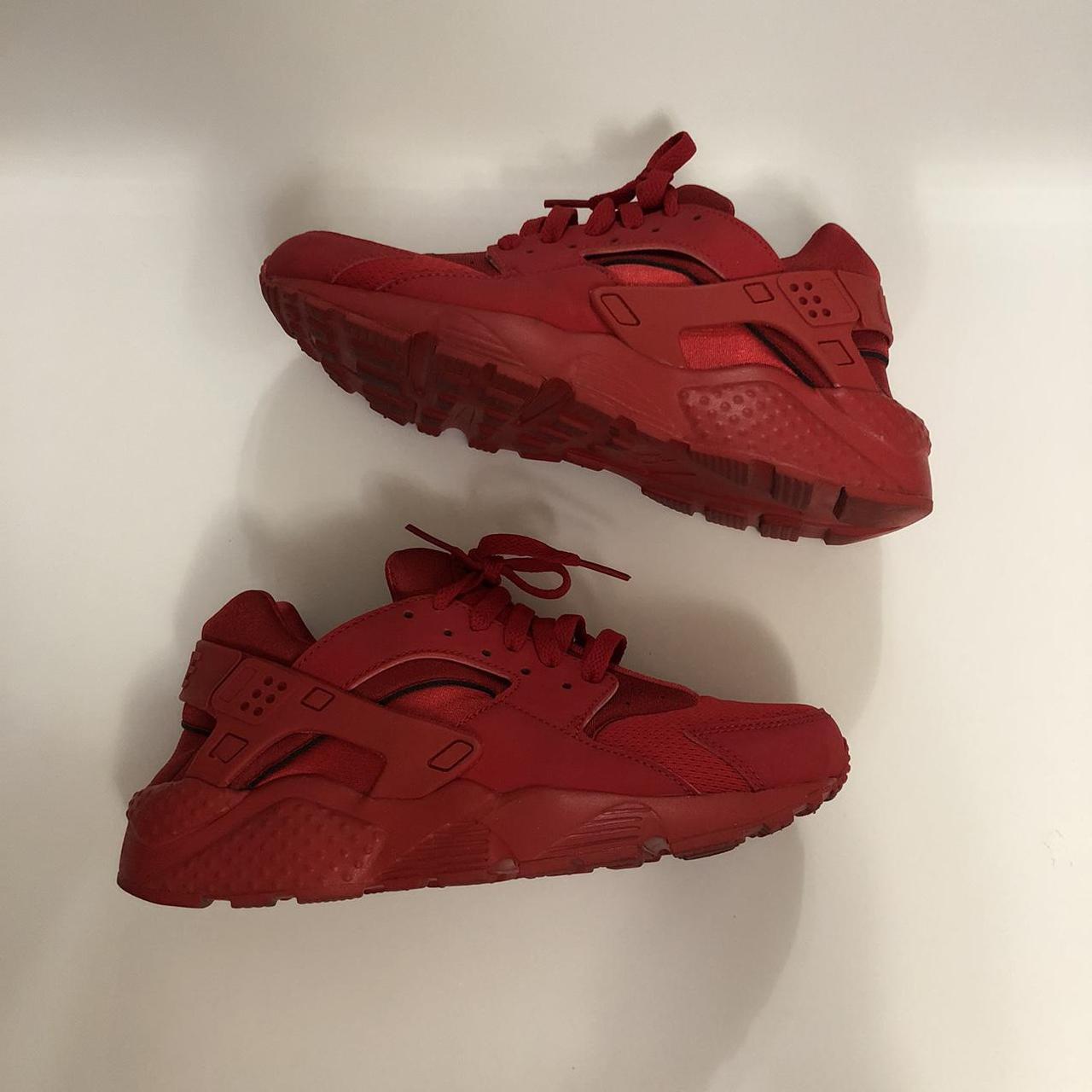 red huaraches size 6