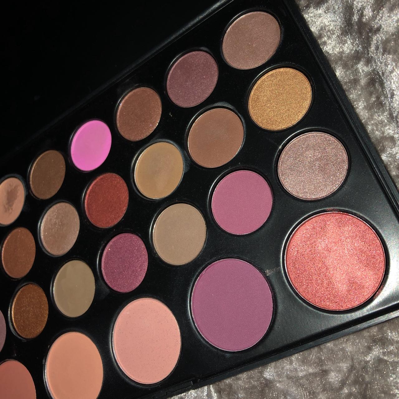 Blank Canvas Cosmetics Eyeshadow palette with 26