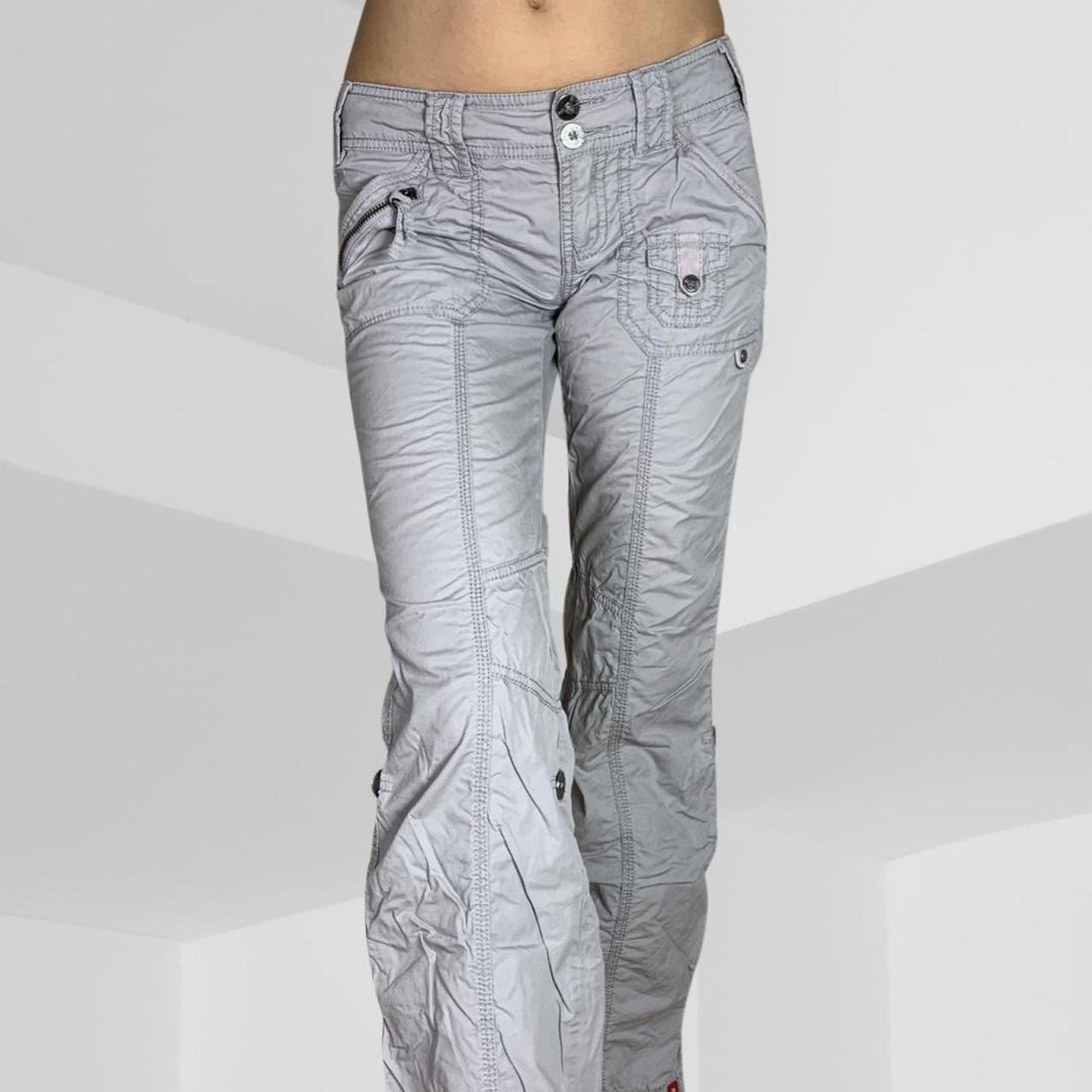 grey-cargo-pants-low-rise-and-petite-buttons-and-depop