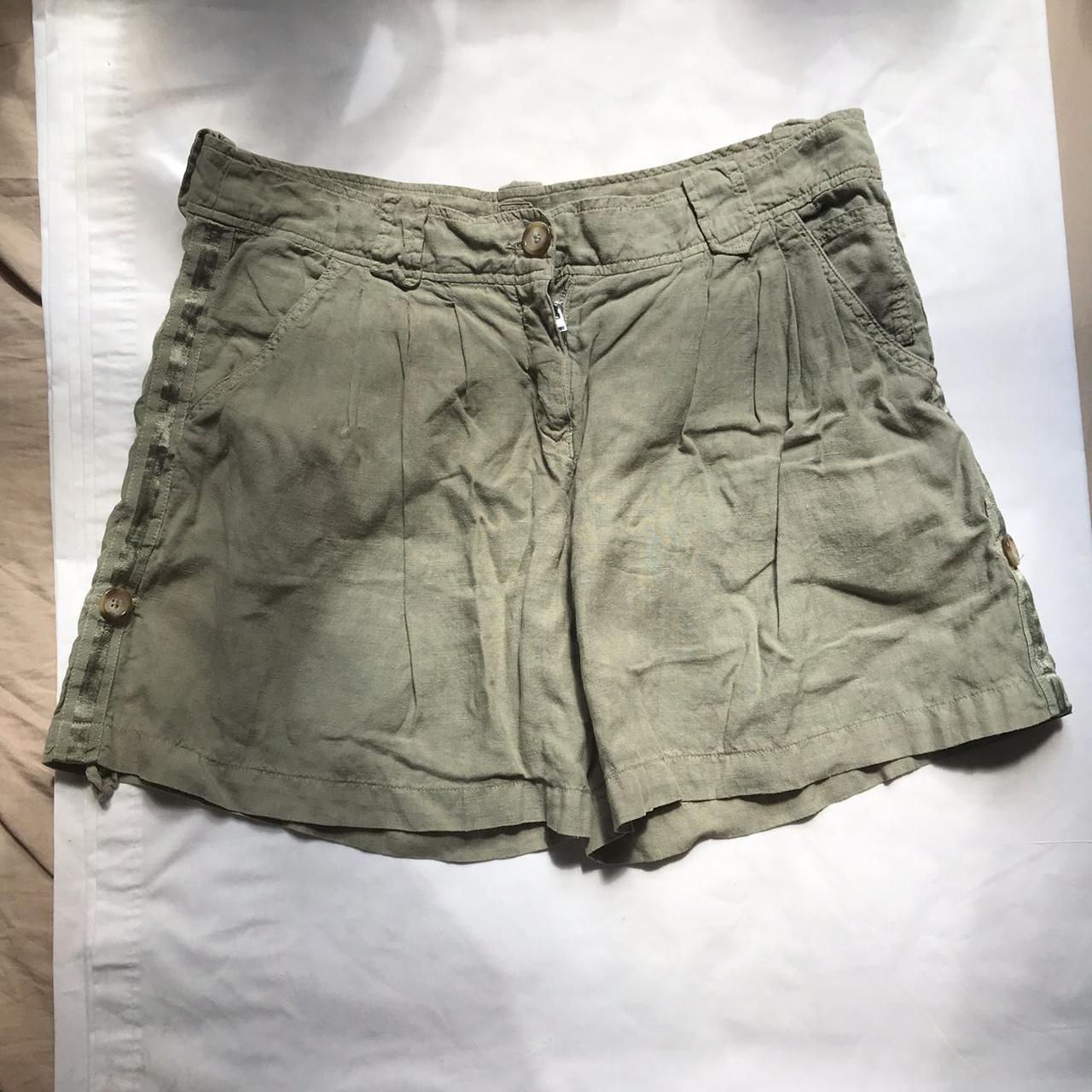 120% Lino Women's Green and Khaki Shorts | Depop