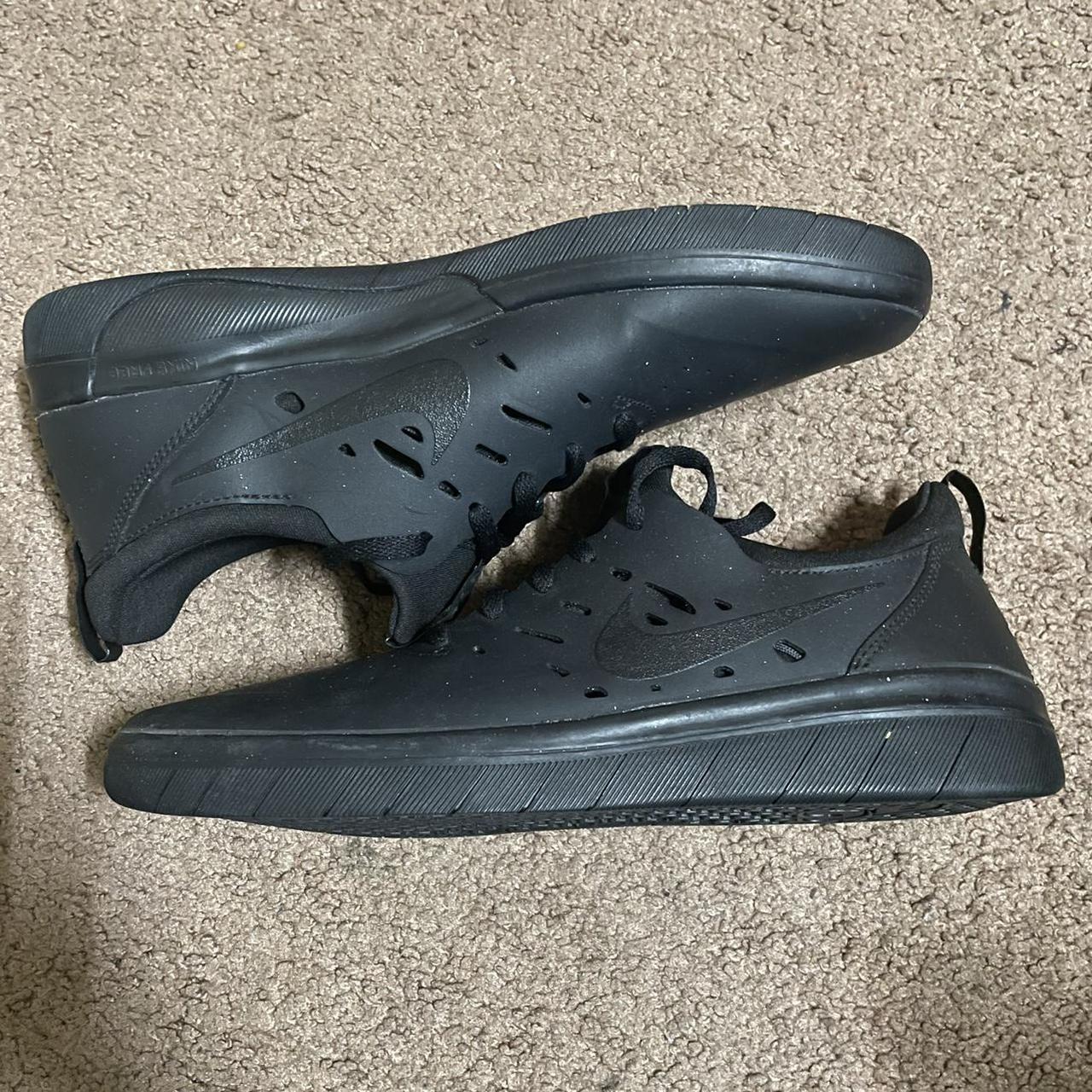 nike sb nyjah triple black